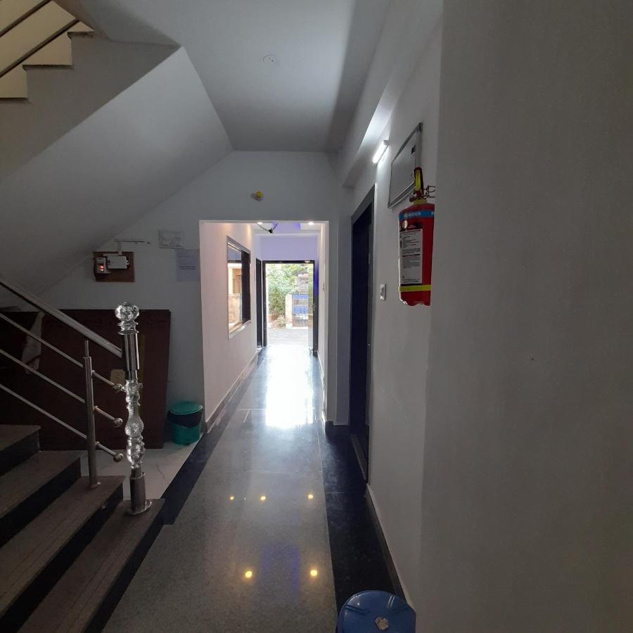 Garden Guest House Near Rene Tower Ruby General Hospital โกลกาตา ภายนอก รูปภาพ
