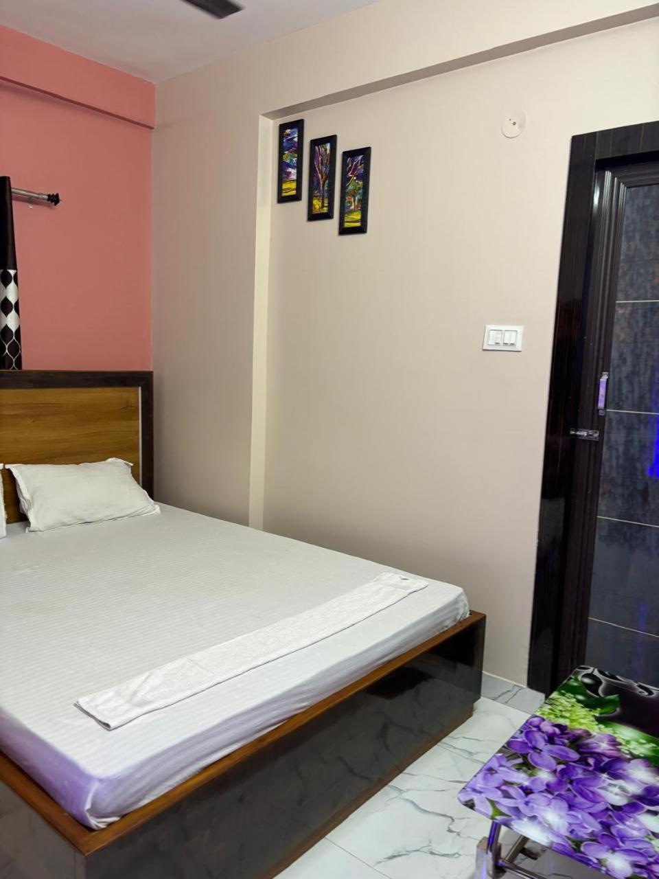 Garden Guest House Near Rene Tower Ruby General Hospital โกลกาตา ภายนอก รูปภาพ