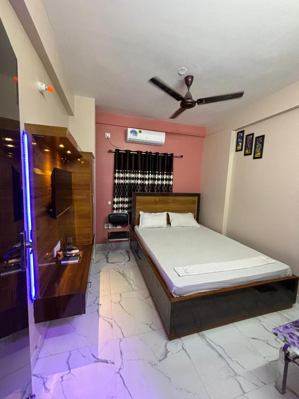 Garden Guest House Near Rene Tower Ruby General Hospital โกลกาตา ภายนอก รูปภาพ