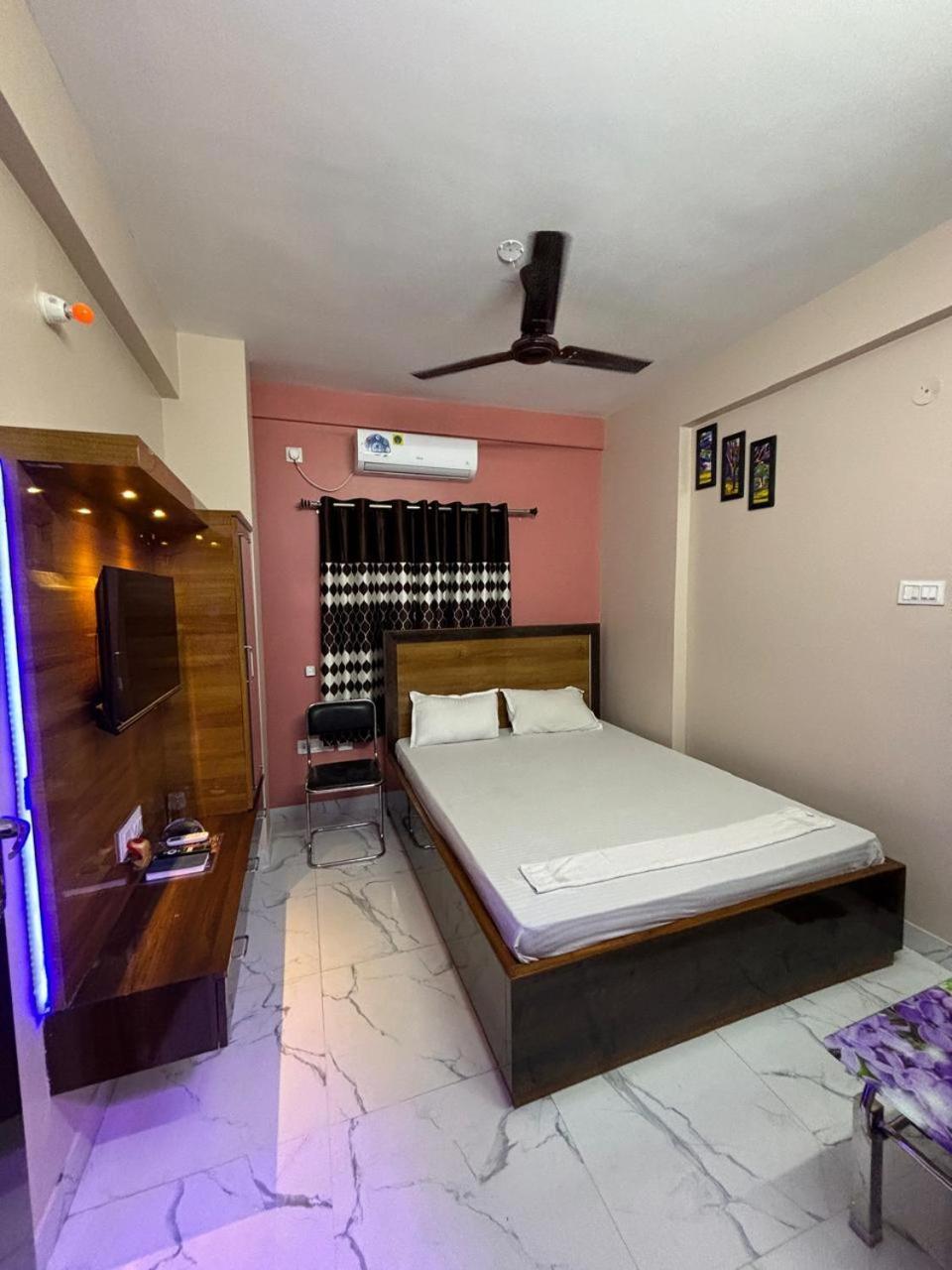 Garden Guest House Near Rene Tower Ruby General Hospital โกลกาตา ภายนอก รูปภาพ